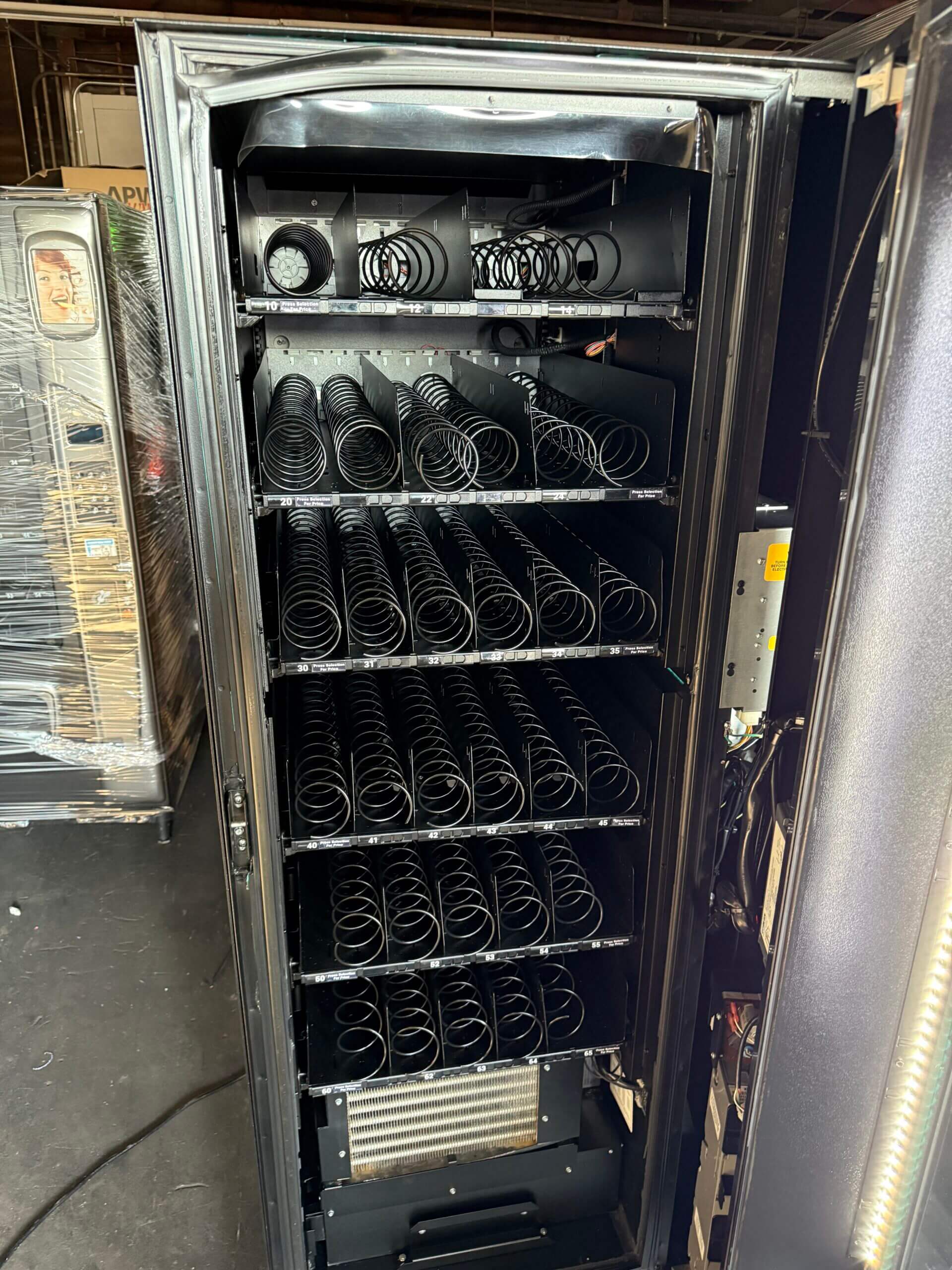IMG_6030-2-scaled-1 USI Alpine Combi 3000 Frozen Food Vending Machine (Refurbished) - Image 1